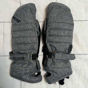 Volcom gortex mittens women’s size medium